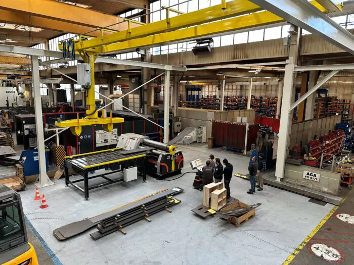 Roll bending machine for public works machinery